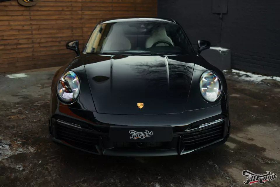 Оклеили кузов и глянец в салоне Porsche 911 полиуретаном, очистили кожу и покрыли керамикой